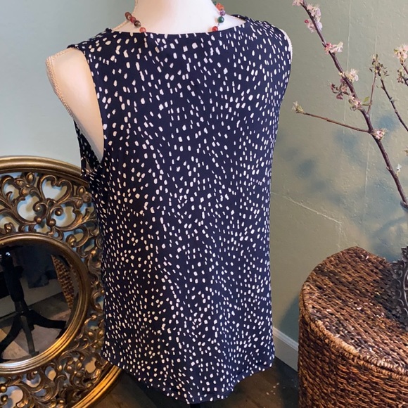 3/$20 Banana Republic navy & white pattern tank - Picture 3 of 8